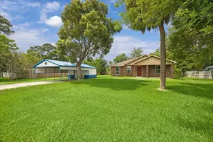 118 Tower Dr, Friendswood, TX 77546 - Photo 2