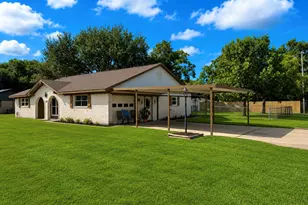 1302 Avenue H, Danbury, TX 77534 - Photo 2