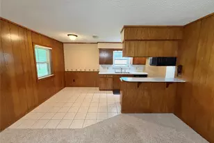 1302 Avenue H, Danbury, TX 77534 - Photo 10