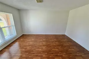 1302 Avenue H, Danbury, TX 77534 - Photo 4