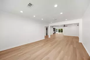 9111 Timberside Dr, Houston, TX 77025 - Photo 14
