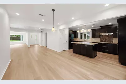 9111 Timberside Drive, Houston, TX 77025 - Photo 10