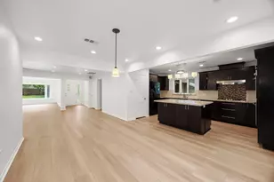 9111 Timberside Dr, Houston, TX 77025 - Photo 10