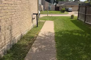 13310 Robinglen Dr, Houston, TX 77083 - Photo 4