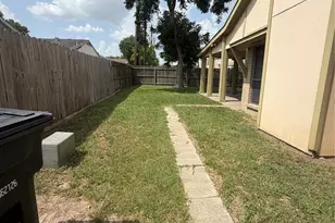13310 Robinglen Dr, Houston, TX 77083 - Photo 10