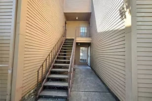 10555 Turtlewood Ct, Houston, TX 77072 - Photo 2