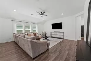 920 Bulwark Dr, Crosby, TX 77532 - Photo 8