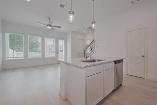 1609 Regents Ct, Houston, TX 77055 - Photo 12