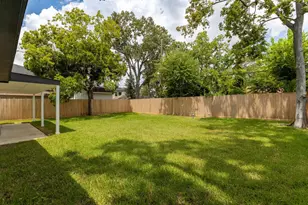 7414 Janak Dr, Houston, TX 77055 - Photo 32