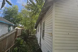 104 Foyce St, Houston, TX 77022 - Photo 10