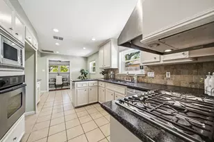 10211 Cliffwood Dr, Houston, TX 77035 - Photo 14