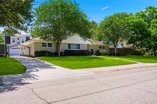10211 Cliffwood Dr, Houston, TX 77035 - Photo 2
