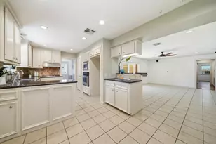 10211 Cliffwood Dr, Houston, TX 77035 - Photo 12
