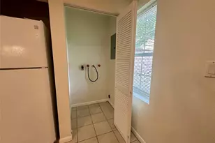 5720 Parwill St, Houston, TX 77081 - Photo 14
