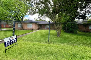 5720 Parwill St, Houston, TX 77081 - Photo 16