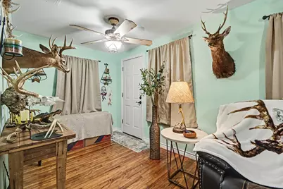 536 Montgomery Street, Clute, TX 77531 - Photo 8