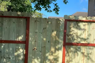 1602 Henninger St, Houston, TX 77023 - Photo 18