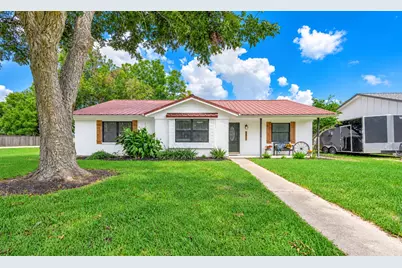 1403 Avenue F, Danbury, TX 77534 - Photo 1