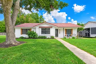 1403 Avenue F, Danbury, TX 77534 - Photo 1
