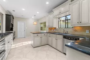 4 Maystar Ct, The Woodlands, TX 77380 - Photo 16