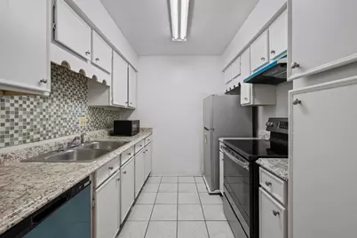 4649 Wild Indigo Street #337, Houston, TX 77027 - Photo 4
