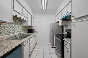 4649 Wild Indigo St, Houston, TX 77027 - Photo 4