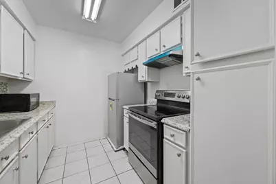 4649 Wild Indigo Street #337, Houston, TX 77027 - Photo 6