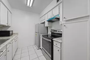 4649 Wild Indigo St, Houston, TX 77027 - Photo 6