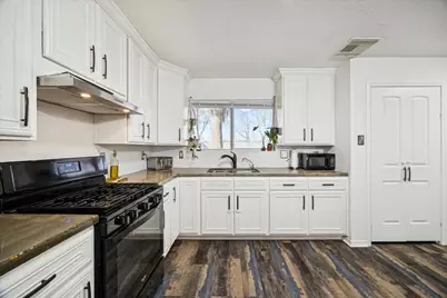 8435 Broadleaf Avenue, Baytown, TX 77521 - Photo 10