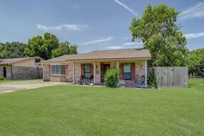 157 Houston Street, Angleton, TX 77515 - Photo 2