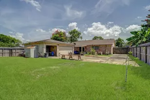 157 Houston St, Angleton, TX 77515 - Photo 32