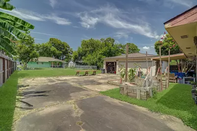 157 Houston Street, Angleton, TX 77515 - Photo 34