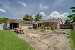 157 Houston St, Angleton, TX 77515 - Photo 34