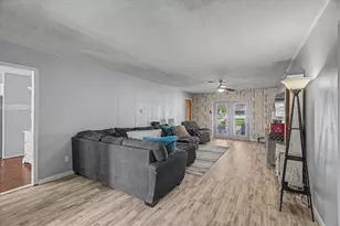157 Houston St, Angleton, TX 77515 - Photo 6