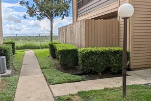 10555 Turtlewood Ct, Houston, TX 77072 - Photo 4