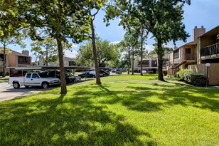 10555 Turtlewood Ct, Houston, TX 77072 - Photo 2