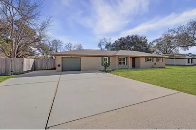 3812 Hardin Road, Baytown, TX 77521 - Photo 2