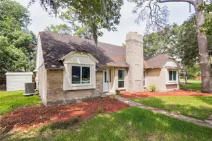 3820 Evergreen Dr, Dickinson, TX 77539 - Photo 2