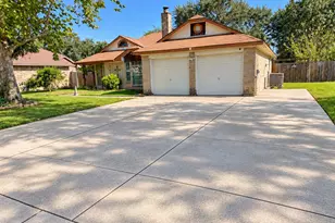 3804 Briar Hollow Dr, Dickinson, TX 77539 - Photo 2