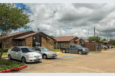 1749 E Henderson Rd, Angleton, TX 77515 - Photo 2