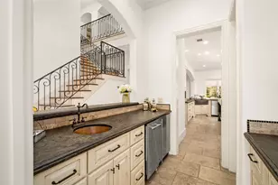 4506 Bryn Mawr Ln, Houston, TX 77027 - Photo 6