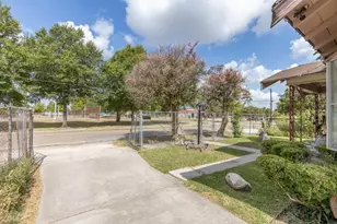 908 Northwood St, Houston, TX 77009 - Photo 4