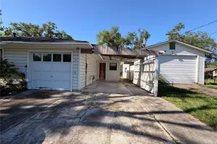 113 Cypress St, Lake Jackson, TX 77566 - Photo 2