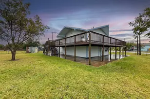 1045 12th St, Dickinson, TX 77539 - Photo 2