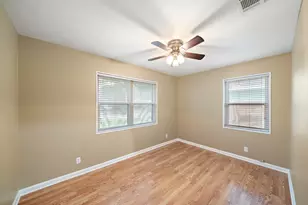 6523 Underhill St, Houston, TX 77092 - Photo 4