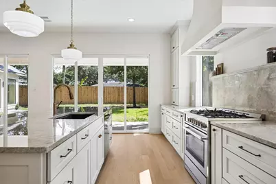 4817 Kingfisher Drive, Houston, TX 77035 - Photo 6