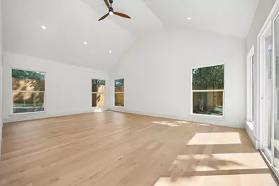 4817 Kingfisher Drive, Houston, TX 77035 - Photo 10