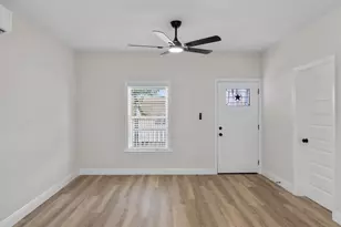 7928 Elvera St, Houston, TX 77012 - Photo 4