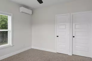 7928 Elvera St, Houston, TX 77012 - Photo 14