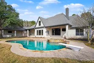 15569 Crown Oaks Dr, Montgomery, TX 77316 - Photo 2